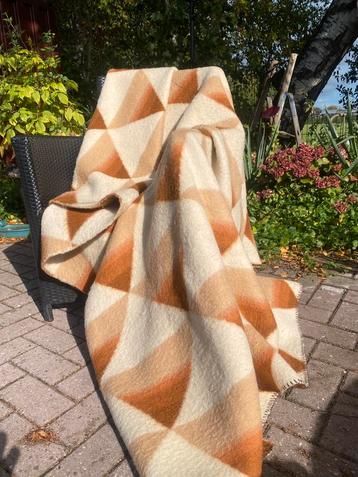 Mooie vintage bruine / beige wollen deken beschikbaar voor biedingen