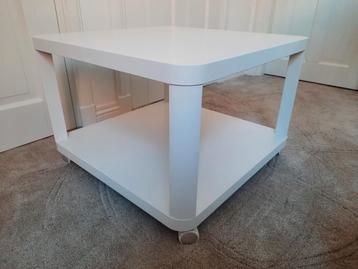 Ikea Tingby bijzettafel bijtafel tafel op wielen 64x64 wit