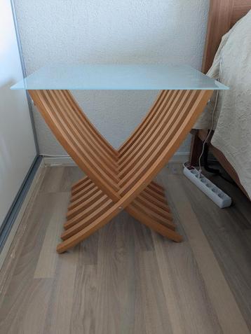 Bijzettafel/nachtkastjes met glasplaat 2 stuks beschikbaar voor biedingen