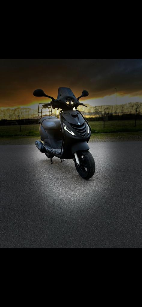 Piaggio zip 4 takt bj 2016, Fietsen en Brommers, Scooters | Piaggio, Zo goed als nieuw, Zip, Benzine, Ophalen