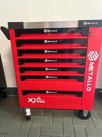 ### Metallo 7 laden gevulde gereedschap wagens beschikbaar voor biedingen