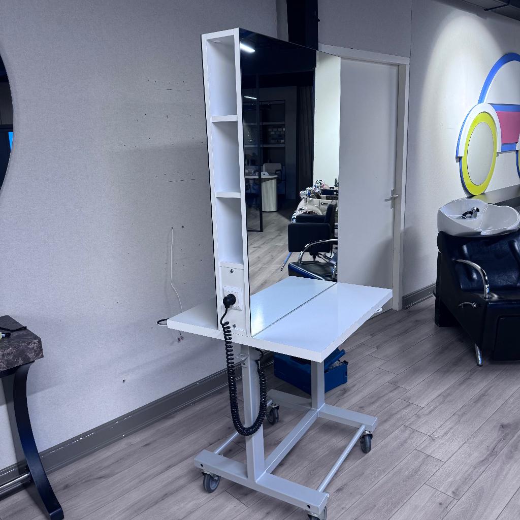 eiland wit spiegel academy kapsalon kapper wieltjes, Ophalen, Zo goed als nieuw