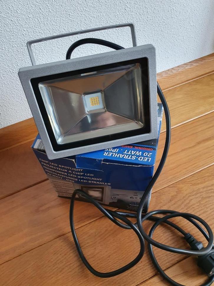 opruiming Schwabe SMD-LED Lamp 20W IP65   €  25,00, Auto diversen, Overige Auto diversen, Ophalen of Verzenden