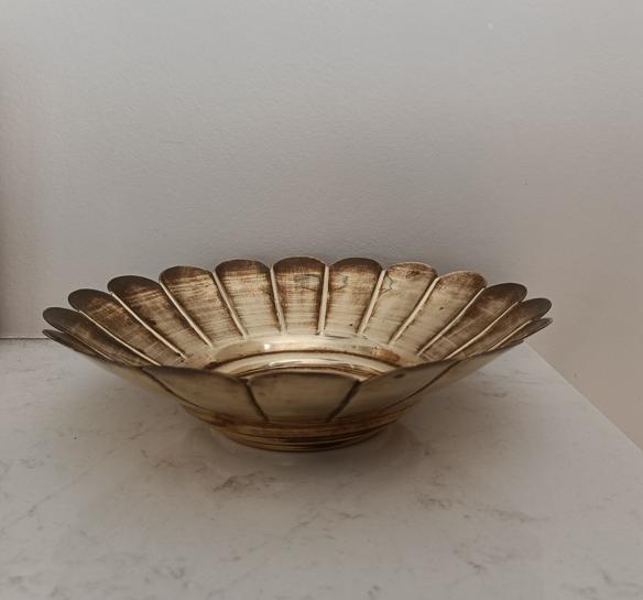 Messing schaal madelief vintage, Huis en Inrichting, Woonaccessoires | Schalen en Manden, Zo goed als nieuw, Schaal, Overige vormen