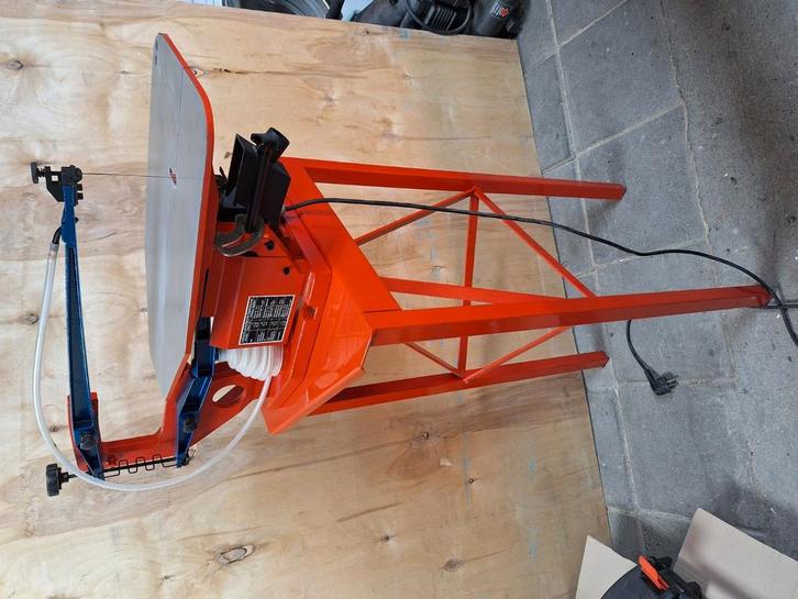 Hegner Multicut-2S figuurzaagmachine 230 V., Hobby en Vrije tijd, Modelbouw | Overige, Zo goed als nieuw, Groter dan 1:32, Ophalen