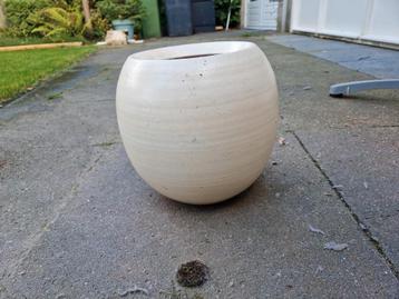 Bloempot crème wit 25cm beschikbaar voor biedingen