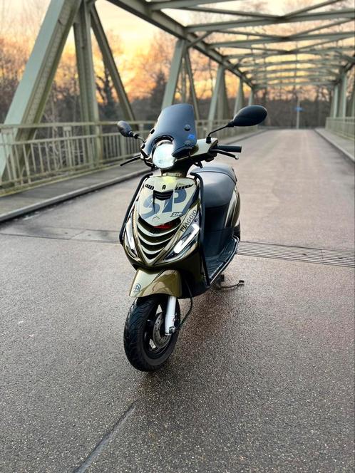 Piaggio zip injectie, Fietsen en Brommers, Scooters | Piaggio, Zo goed als nieuw, Zip, Maximaal 45 km/u, Benzine, Ophalen