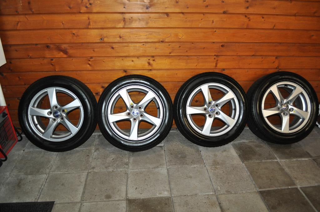 Volvo velgen 16 inch met banden, Ophalen, Velg(en), 16 inch, Winterbanden