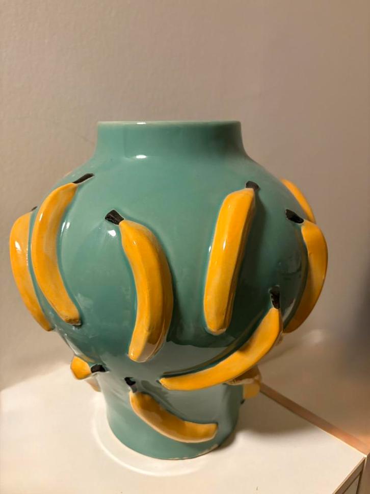 Vaas Moza Karwei bananenvaas, Huis en Inrichting, Woonaccessoires | Vazen, Zo goed als nieuw, Groen, Minder dan 50 cm, Aardewerk of Porselein