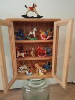 15 miniatuur hobbelpaardjes paardjes  in houten mini vitrine, Ophalen of Verzenden, Gebruikt, Decoratie