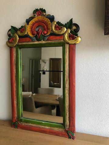 Aziatische spiegel met fraaie omlijsting/ornament. beschikbaar voor biedingen