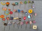 Honderden vintage speldjes reclame-artikelen jaren 60/70 1/2, Verzamelen, Speldjes, Pins en Buttons, Ophalen of Verzenden, Gebruikt