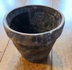 Grijsblauwe bloempot
Diameter 15,5cm
Hoogte 12,5cm, Tuin en Terras, Rond, Ophalen of Verzenden, Zo goed als nieuw, Aardewerk