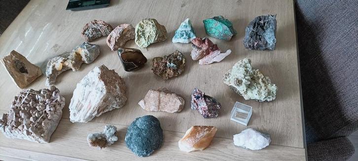 Mooie verzameling met grote stukken ruim elf kilo totaal!, Verzamelen, Mineralen en Fossielen, Ophalen of Verzenden