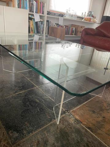 Glazen salontafel beschikbaar voor biedingen