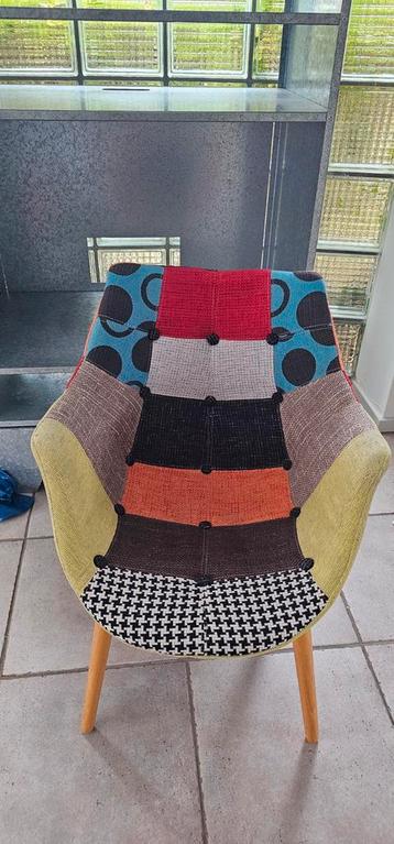 Kleurrijke Patchwork Stoel beschikbaar voor biedingen