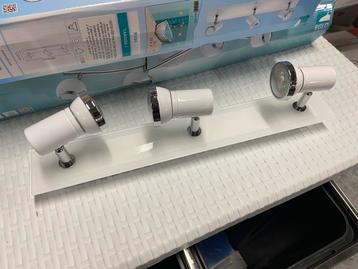 Plafond lamp voor vochtige ruimtes beschikbaar voor biedingen