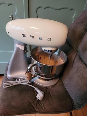 Nieuwe SMEG SMF02CREU - Keukenmachine - Crème - 800 W

 beschikbaar voor biedingen