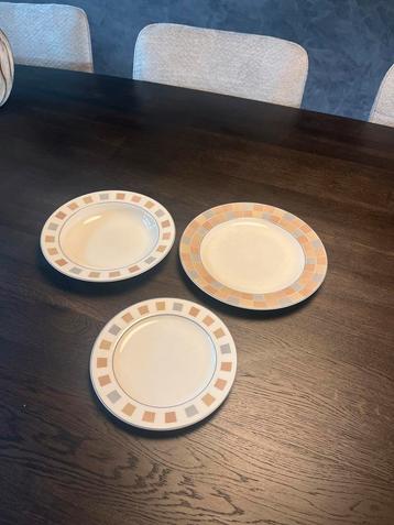 18-delig Servies: Soep, Diner & Ontbijtborden beschikbaar voor biedingen