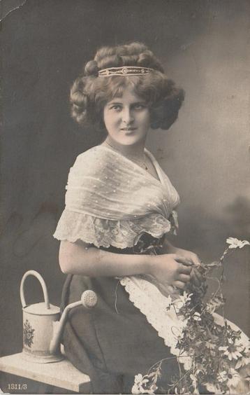 MEISJE LANG HAAR UIT 1916 ZEER MOOIE OUDE KAART KJ74 beschikbaar voor biedingen