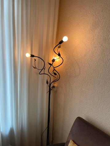 Metalen Staande Lamp - Modern Design beschikbaar voor biedingen
