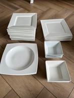 Mooie witte vierkante servies, Huis en Inrichting, Keuken | Servies, Ophalen of Verzenden, Zo goed als nieuw, Bord(en)