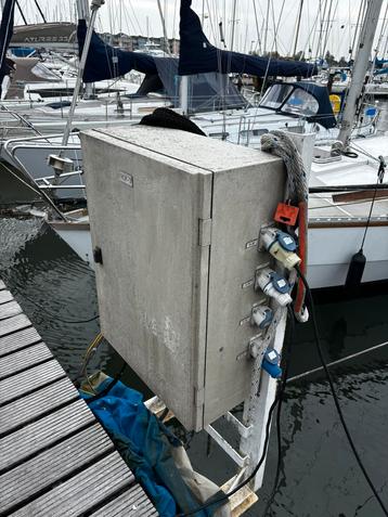15 stuks stroomkasten beschikbaar voor biedingen