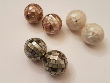 Mother Of Pearl Blocking Schelp Kraal Wit Zwart Creme 30mm beschikbaar voor biedingen
