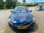Volvo V60 T3 150pk Powershift 2012 !!!GOED LEZEN !!!!!, Auto's, Volvo, Stof, 4 cilinders, Blauw, 1451 kg