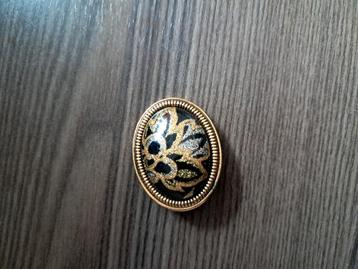 Broche in goede staat beschikbaar voor biedingen