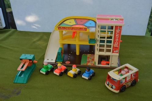 vintage Fisher Price parkeer garage #930 uit 1970 met 4 auto, Kinderen en Baby's, Speelgoed | Fisher-Price, Gebruikt, Speelset