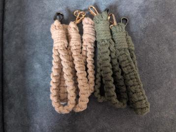 Macrame sleutelhangers beschikbaar voor biedingen
