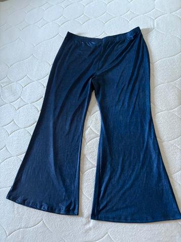 Flaired pants, legging stof, maat 48. beschikbaar voor biedingen