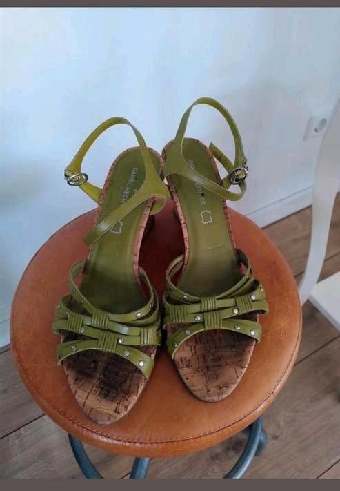 Prachtige groene sandaaltjes, kurken sleehak mt 41, Kleding | Dames, Schoenen, Zo goed als nieuw, Sandalen of Muiltjes, Groen