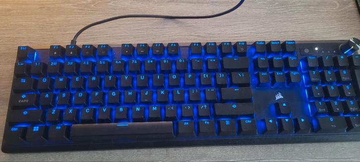 Corsair K70 Core RGB gaming Toetsenbord - Nieuwstaat!, Computers en Software, Toetsenborden, Zo goed als nieuw, Qwerty, Bedraad