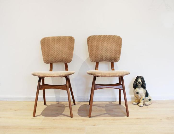 2 houten vintage stoelen. mid Century retro eetkamerstoelen, Huis en Inrichting, Stoelen, Gebruikt, Twee, Hout, Stof, Overige materialen