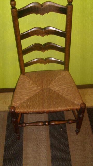 Kerkstoel met rieten zitting Oorsprong W Vlaanderen Belgie beschikbaar voor biedingen