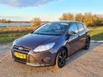 Ford Focus 1.0 Ecoboost Ambiente (Inclusief Winterbanden), Auto's, Ford, Stof, Zwart, 635 kg, 100 pk