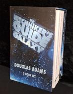 Hitchhiker’s guide to the galaxy – Douglas Adams. Box, Ophalen of Verzenden, Gelezen