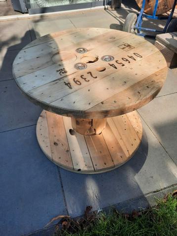Houten kabelhaspel van 60 cm diameter  beschikbaar voor biedingen