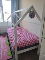 Kinderbed vorm huisje, Kinderen en Baby's, Kinderkamer | Bedden, 70 tot 85 cm, Ophalen of Verzenden, Zo goed als nieuw, Lattenbodem