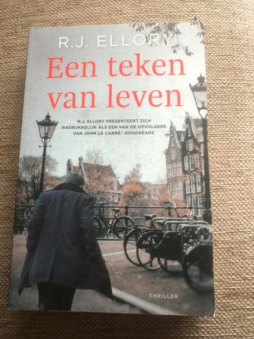 Een teken van leven. R.J.Ellie, Boeken, Thrillers, Zo goed als nieuw, Nederland, Ophalen of Verzenden