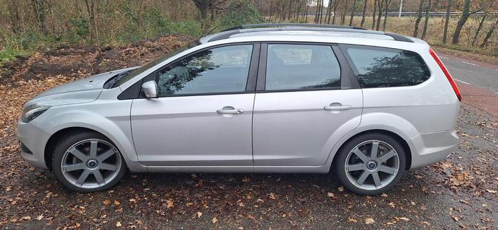 Ford Focus 1.6 uit 2011 met luxe opties., Auto's, Ford, Particulier, Focus, ABS, Achteruitrijcamera, Airbags, Airconditioning