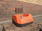 Husqvarna QC 330 Acculader – Sneloplader voor Li-ion accu's, Ophalen of Verzenden, Gebruikt, Husqvarna
