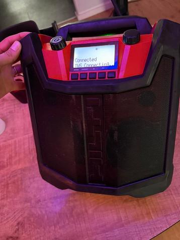 Hilti DAB bouwradio R6-22 + 22 nuron accu: Nieuwprijs: €700 beschikbaar voor biedingen