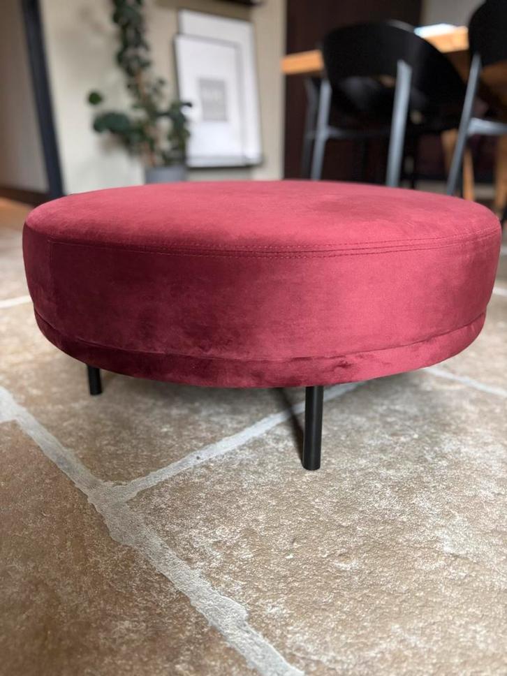 2 Wijnrode Velours Poefs - Nieuw & Gebruikt, Huis en Inrichting, Banken | Voetenbanken en Poefen, Nieuw, 50 tot 75 cm, Rond, Metaal