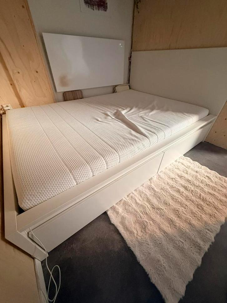 Ikea bed + matras, Huis en Inrichting, Slaapkamer | Bedden, Zo goed als nieuw, Tweepersoons, 140 cm, Hout, Wit, Ophalen