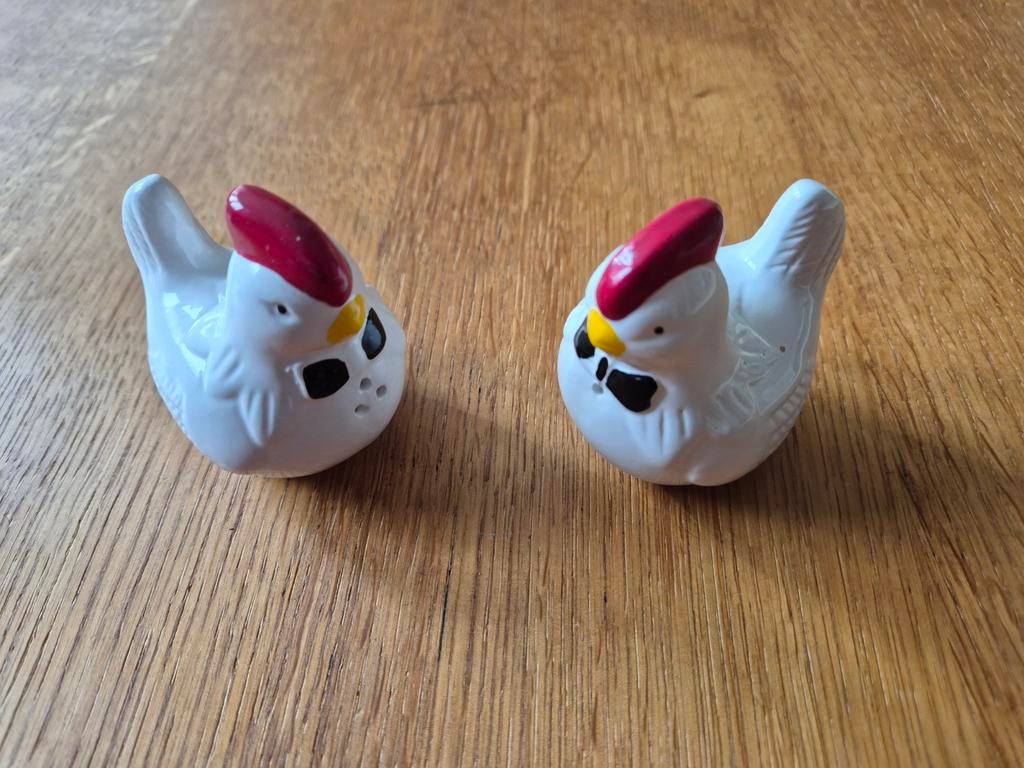 Leuk peper en zoutstel in de vorm van kippen.Leuk voor pasen, Ophalen, Zo goed als nieuw, Overige materialen, Los bestek