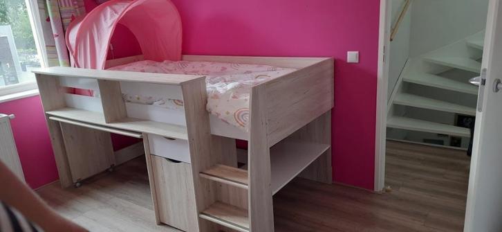 Halfhoogslaper met bureau, Kinderen en Baby's, Kinderkamer | Stapelbedden en Hoogslapers, Zo goed als nieuw, Halfhoogslaper, Ophalen