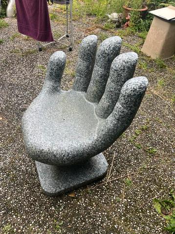 Handvormige Kunststof Stoel - Grijs beschikbaar voor biedingen